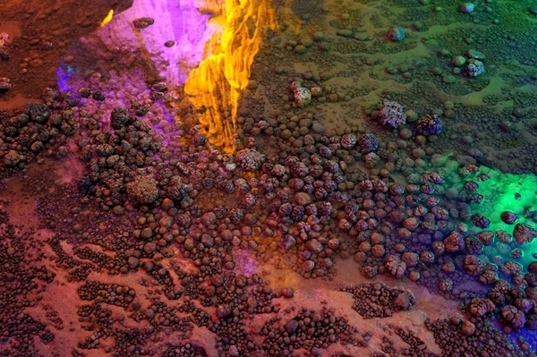 大珠小珠落玉盘——河池珍珠岩中的穴珠-1 DSC08536_副本.jpg