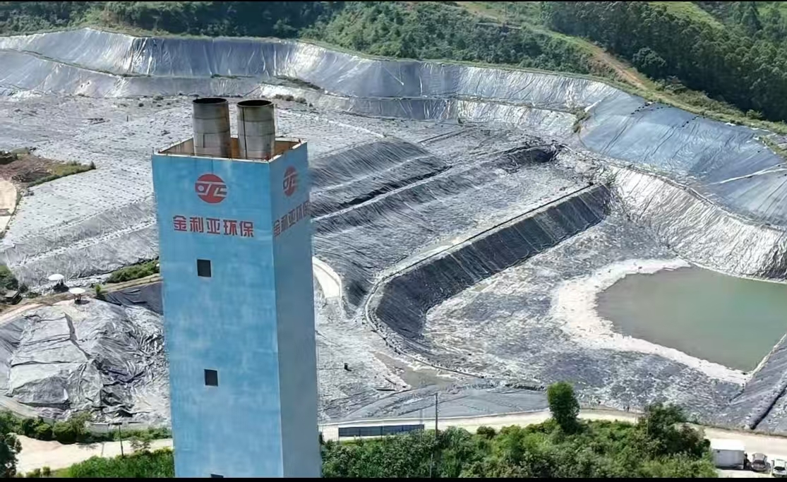灵山县垃圾填埋场飞灰填埋专区一角。.jpg